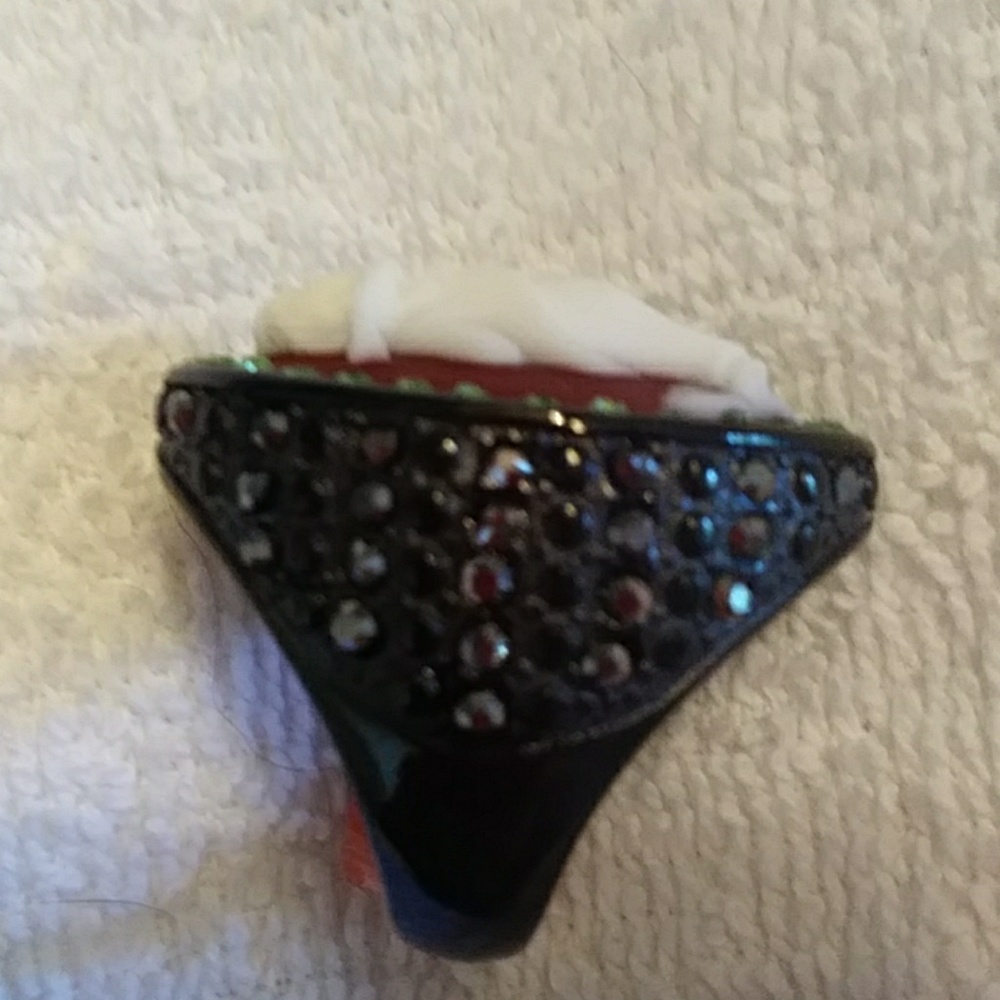 White elephant ring